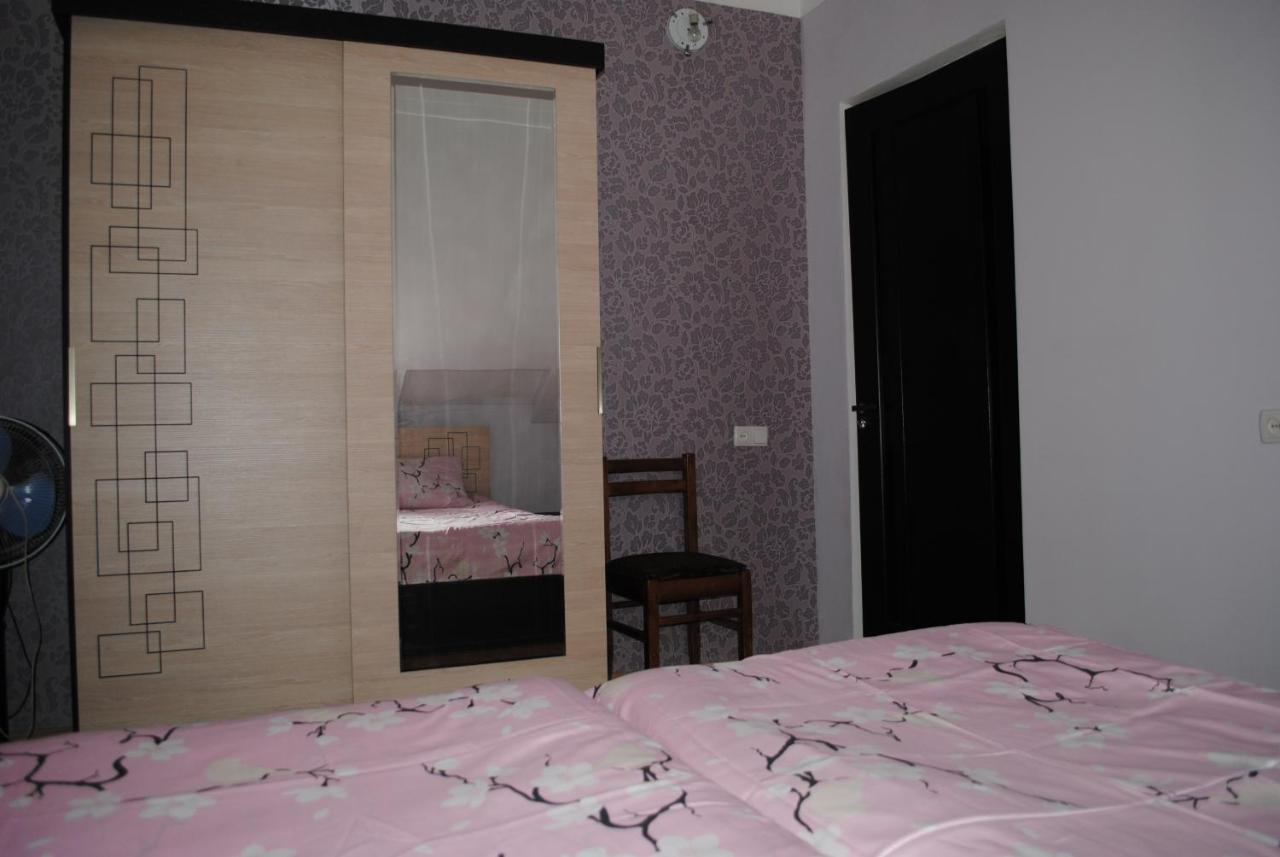 Family Guesthouse - Macharashvili Tbilisi Bagian luar foto