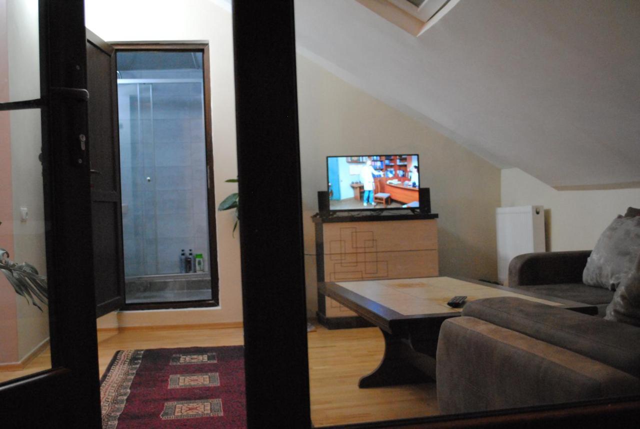 Family Guesthouse - Macharashvili Tbilisi Bagian luar foto