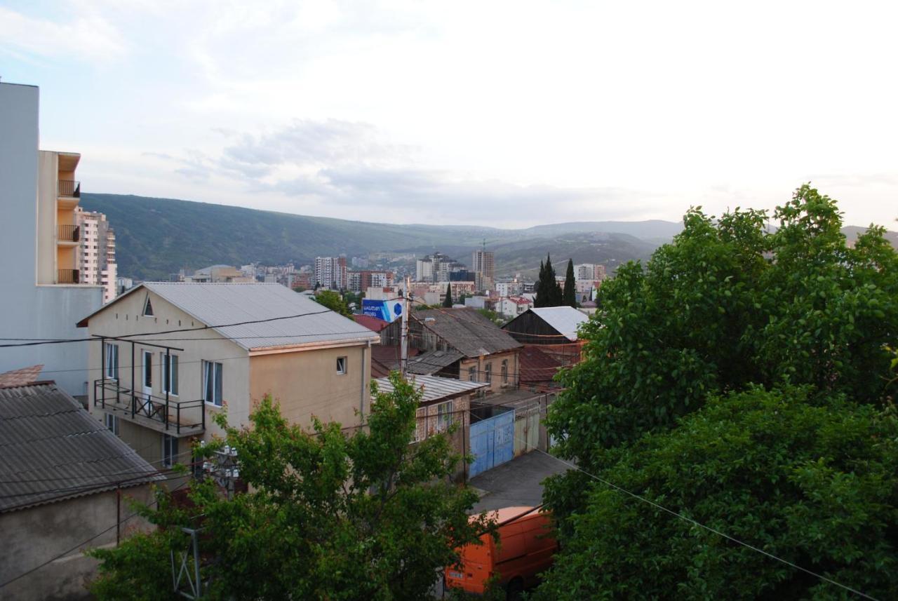Family Guesthouse - Macharashvili Tbilisi Bagian luar foto