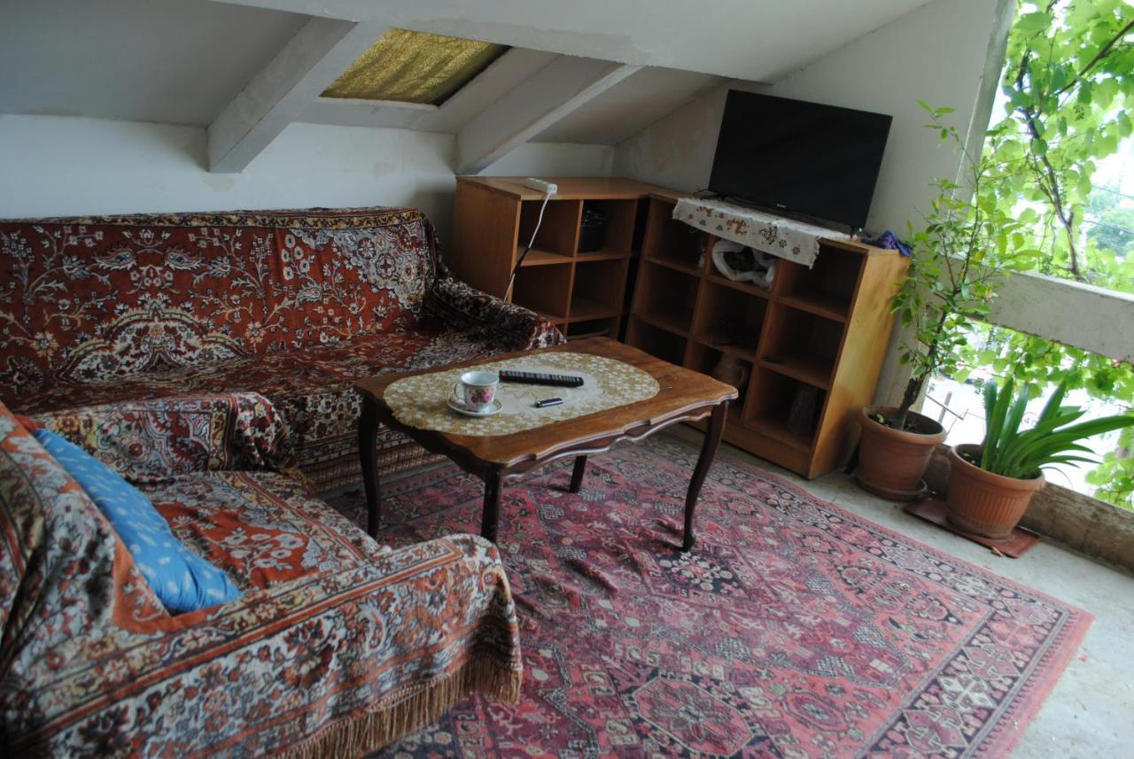 Family Guesthouse - Macharashvili Tbilisi Bagian luar foto