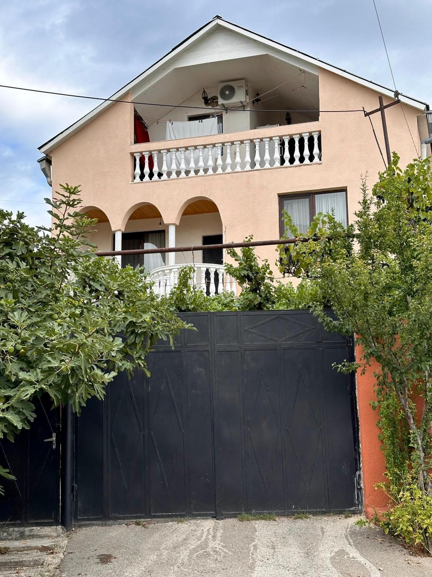 Family Guesthouse - Macharashvili Tbilisi Bagian luar foto